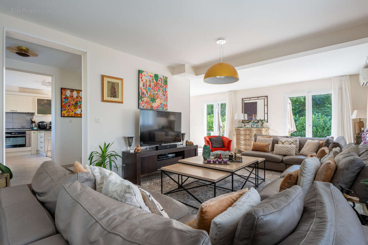 Maison à PREVESSIN-MOENS