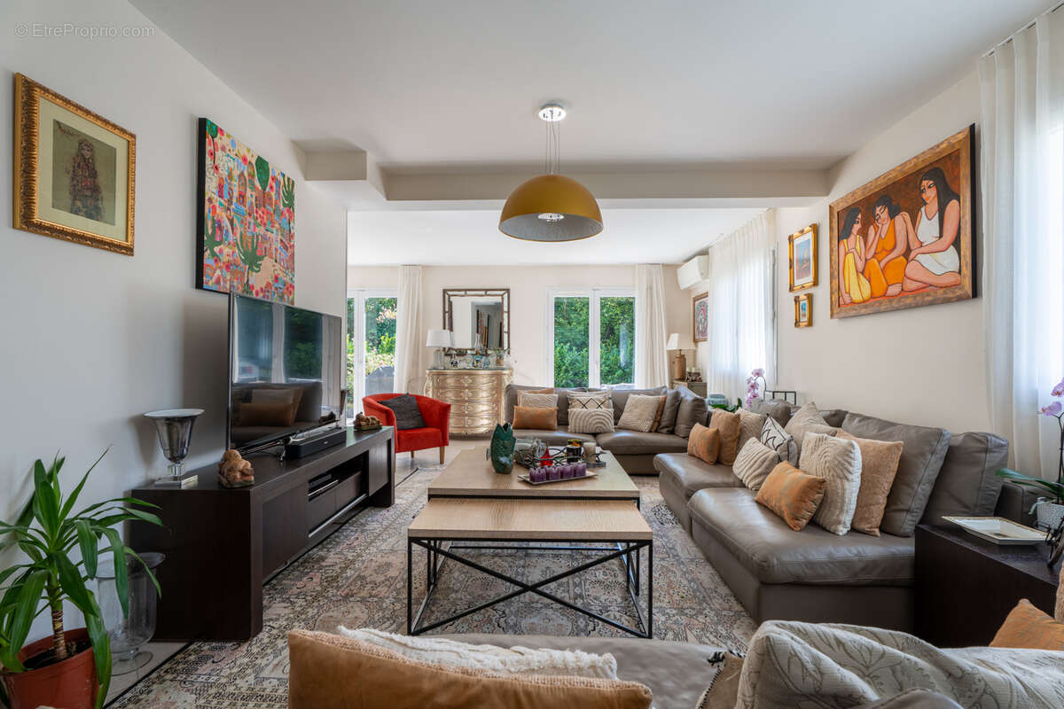 Maison à PREVESSIN-MOENS