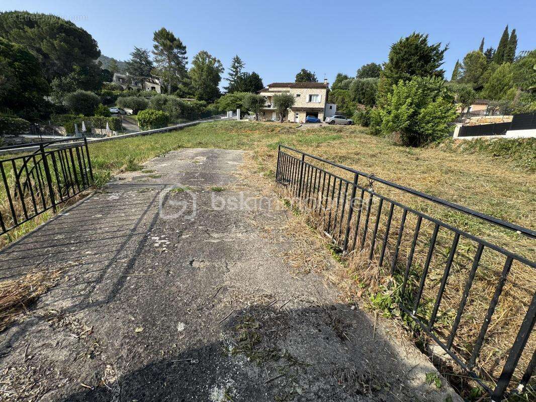 Terrain à AURIBEAU-SUR-SIAGNE