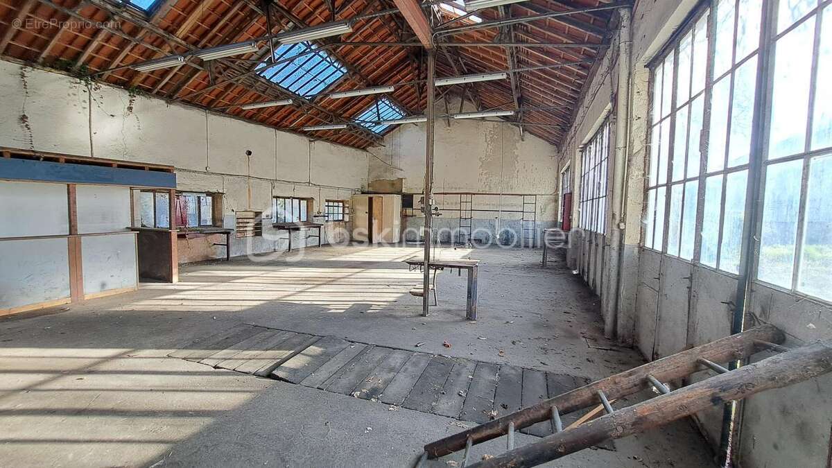 Maison à MANZAC-SUR-VERN