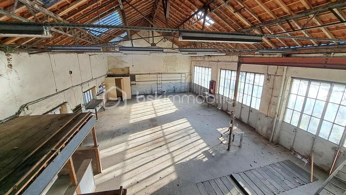 Maison à MANZAC-SUR-VERN