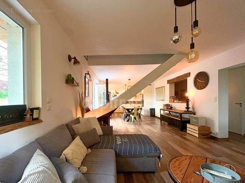 Maison à SAINT-ETIENNE-DE-VICQ