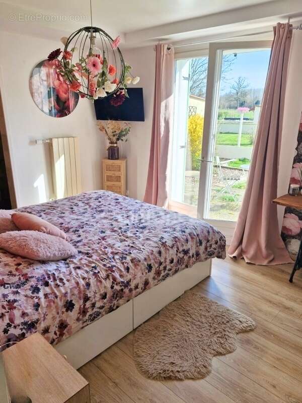 Maison à SAINT-ETIENNE-DE-VICQ