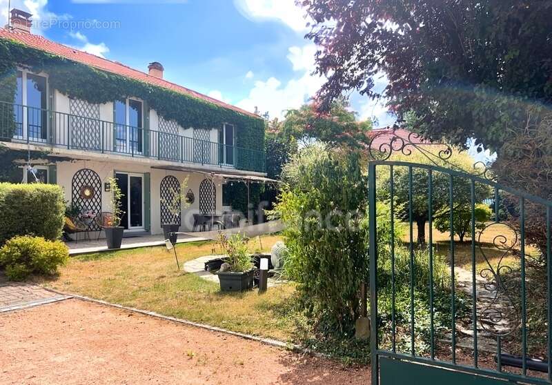 Maison à SAINT-ETIENNE-DE-VICQ