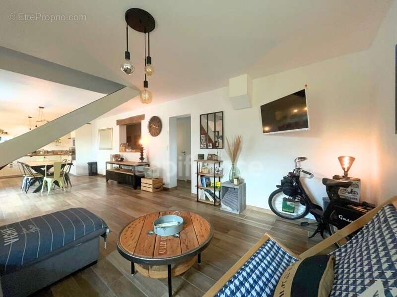 Maison à SAINT-ETIENNE-DE-VICQ