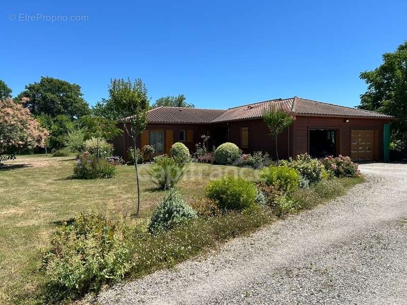 Maison à PREYSSAC-D&#039;EXCIDEUIL