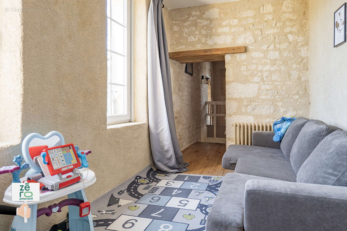 Maison à LES MAGNILS-REIGNIERS