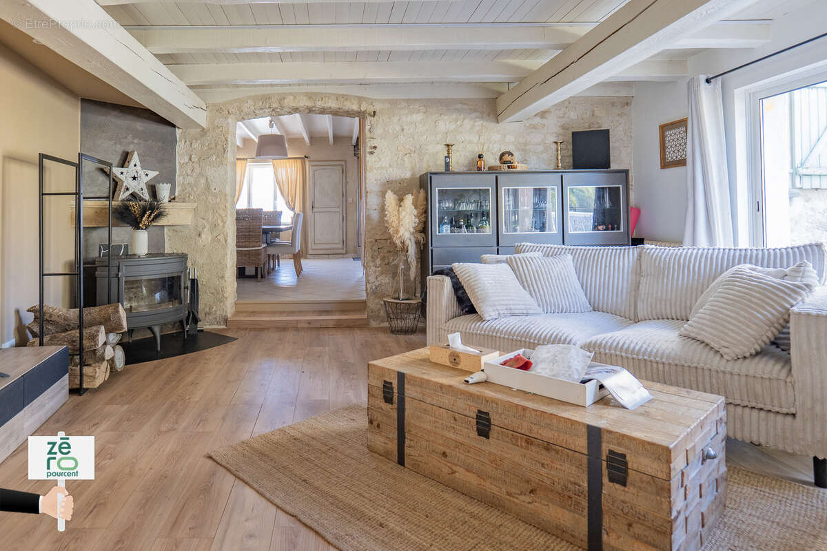 Maison à LES MAGNILS-REIGNIERS