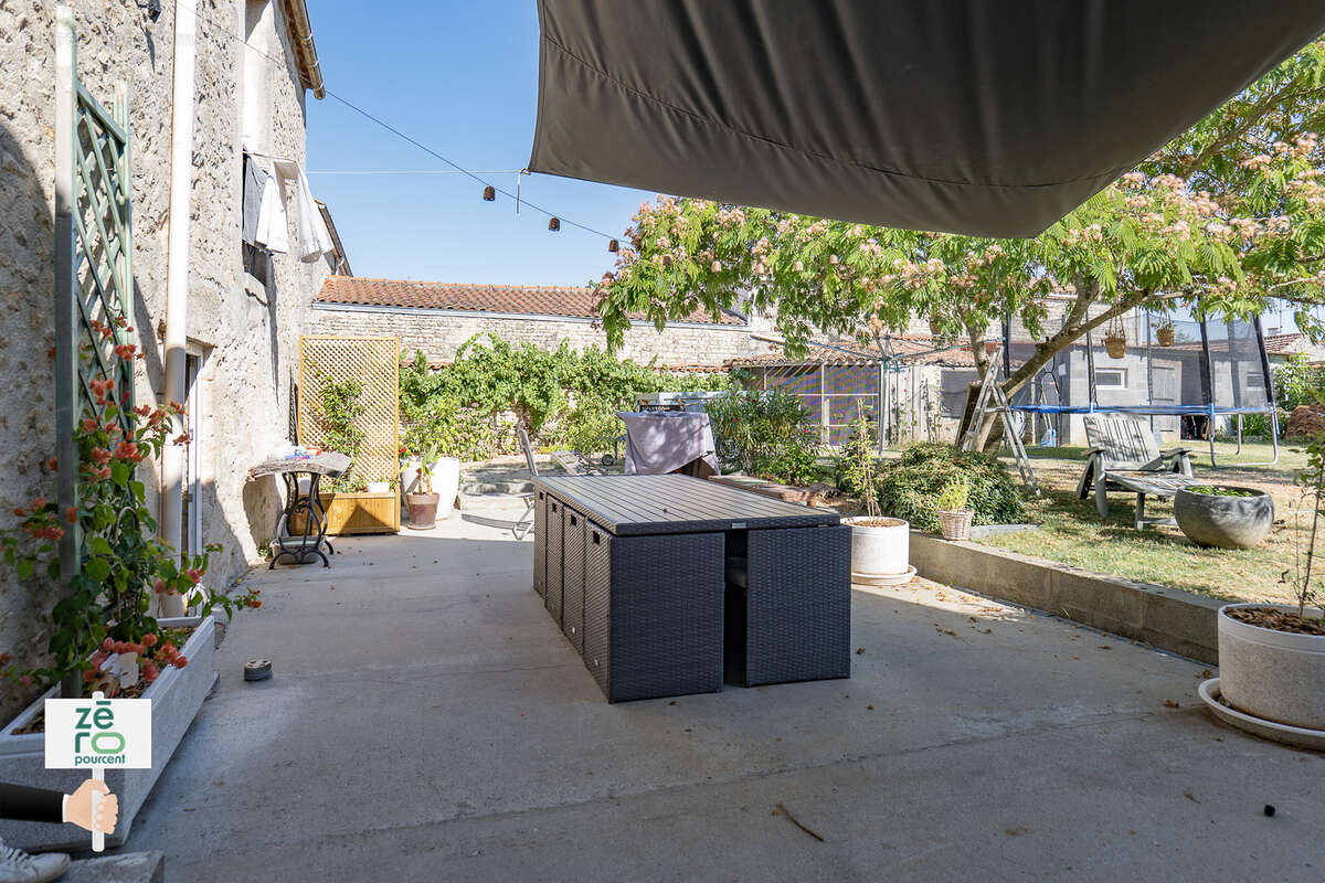 Maison à LES MAGNILS-REIGNIERS