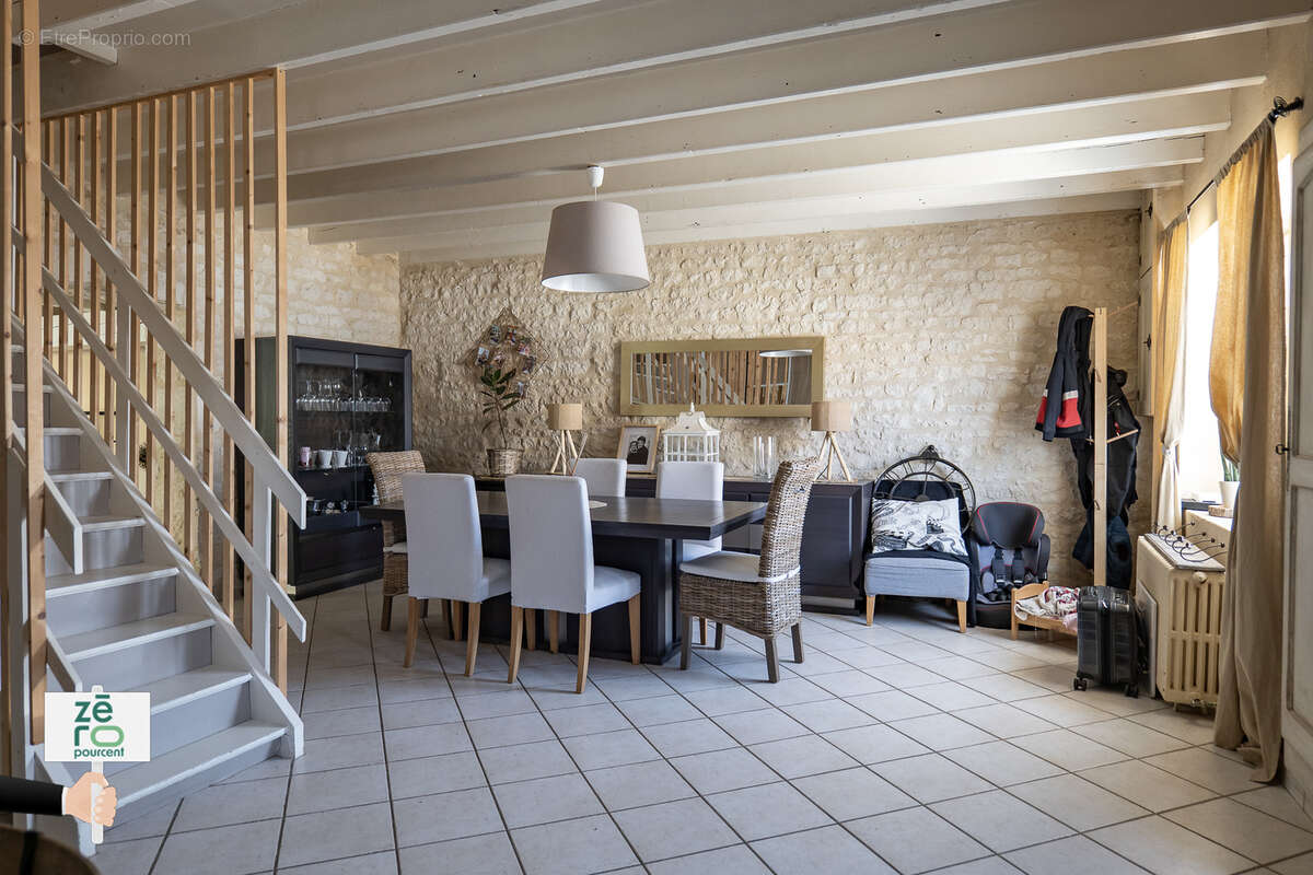 Maison à LES MAGNILS-REIGNIERS