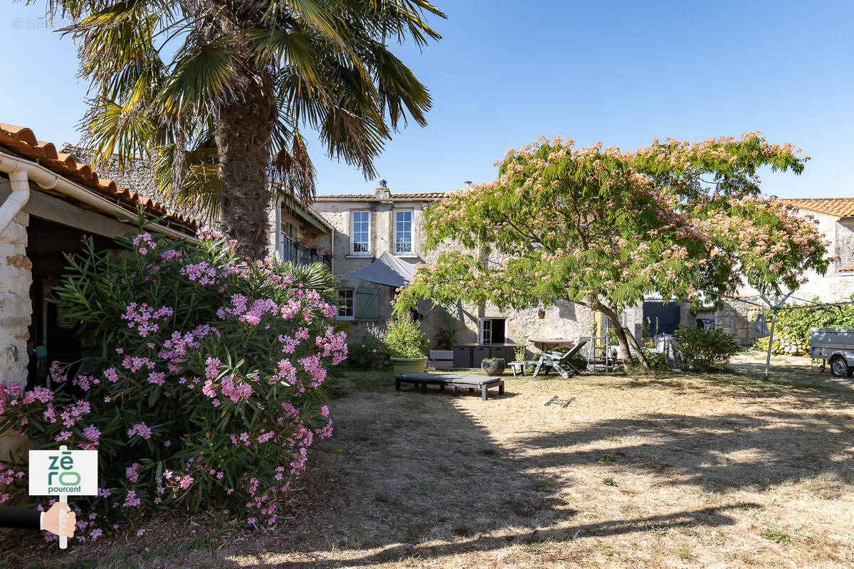 Maison à LES MAGNILS-REIGNIERS