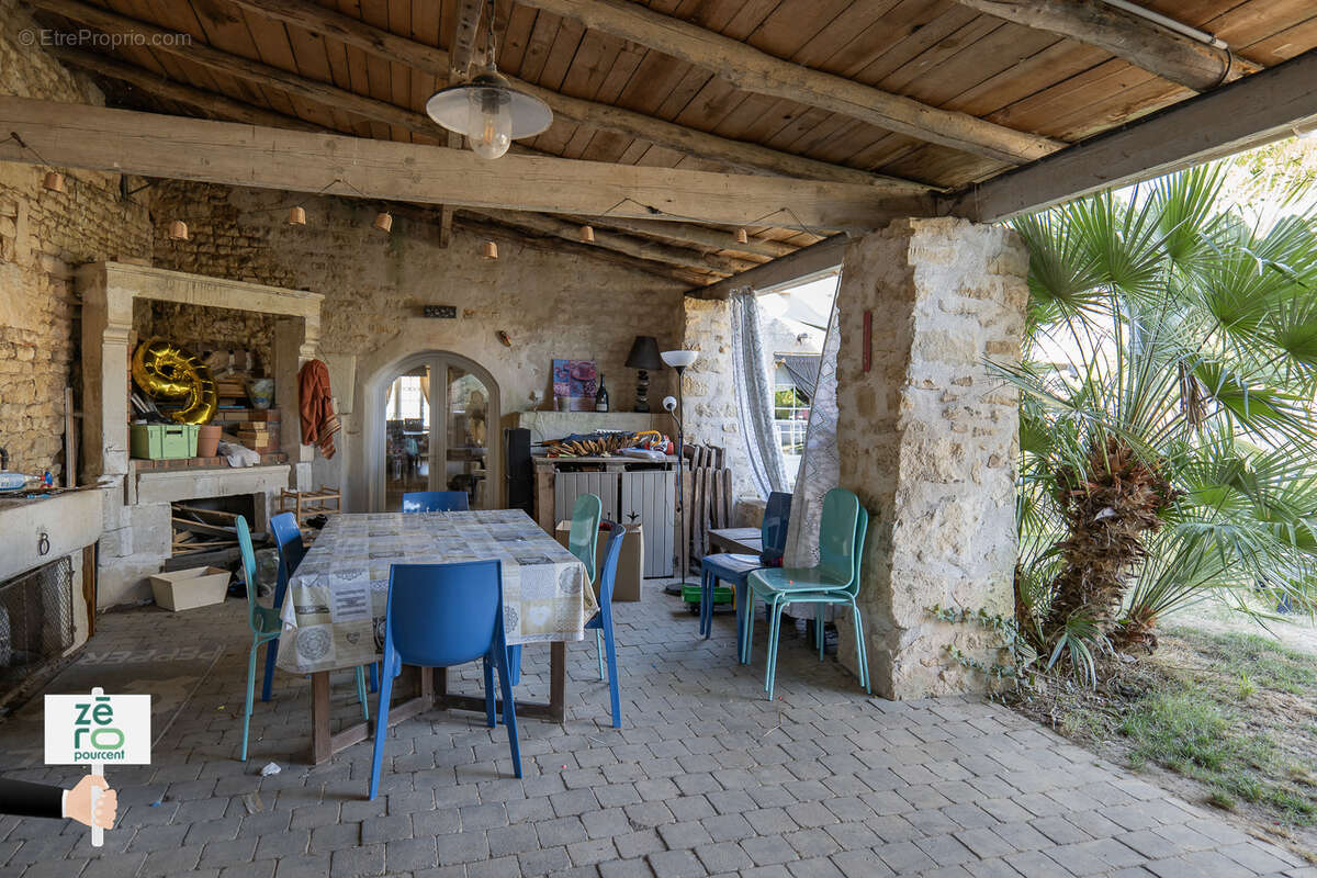 Maison à LES MAGNILS-REIGNIERS