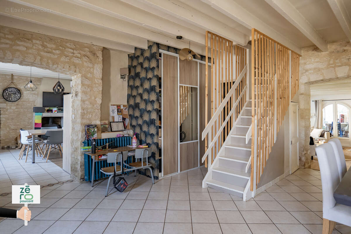 Maison à LES MAGNILS-REIGNIERS