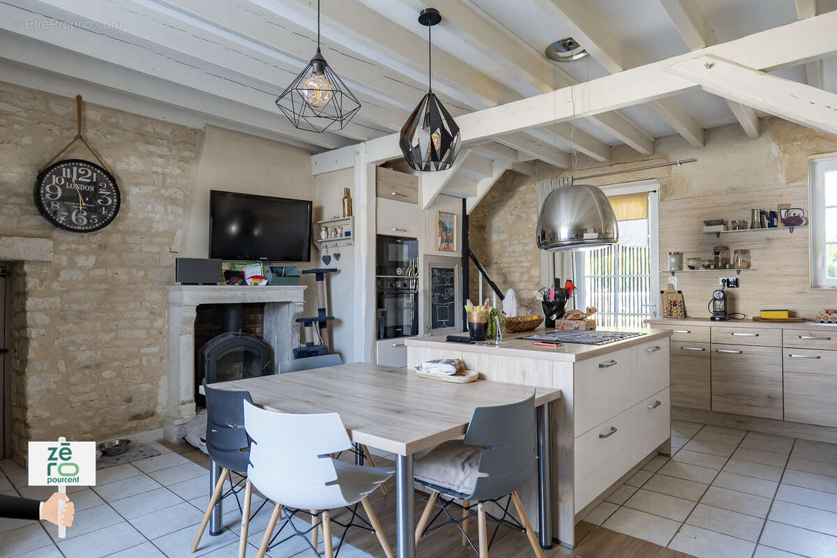 Maison à LES MAGNILS-REIGNIERS