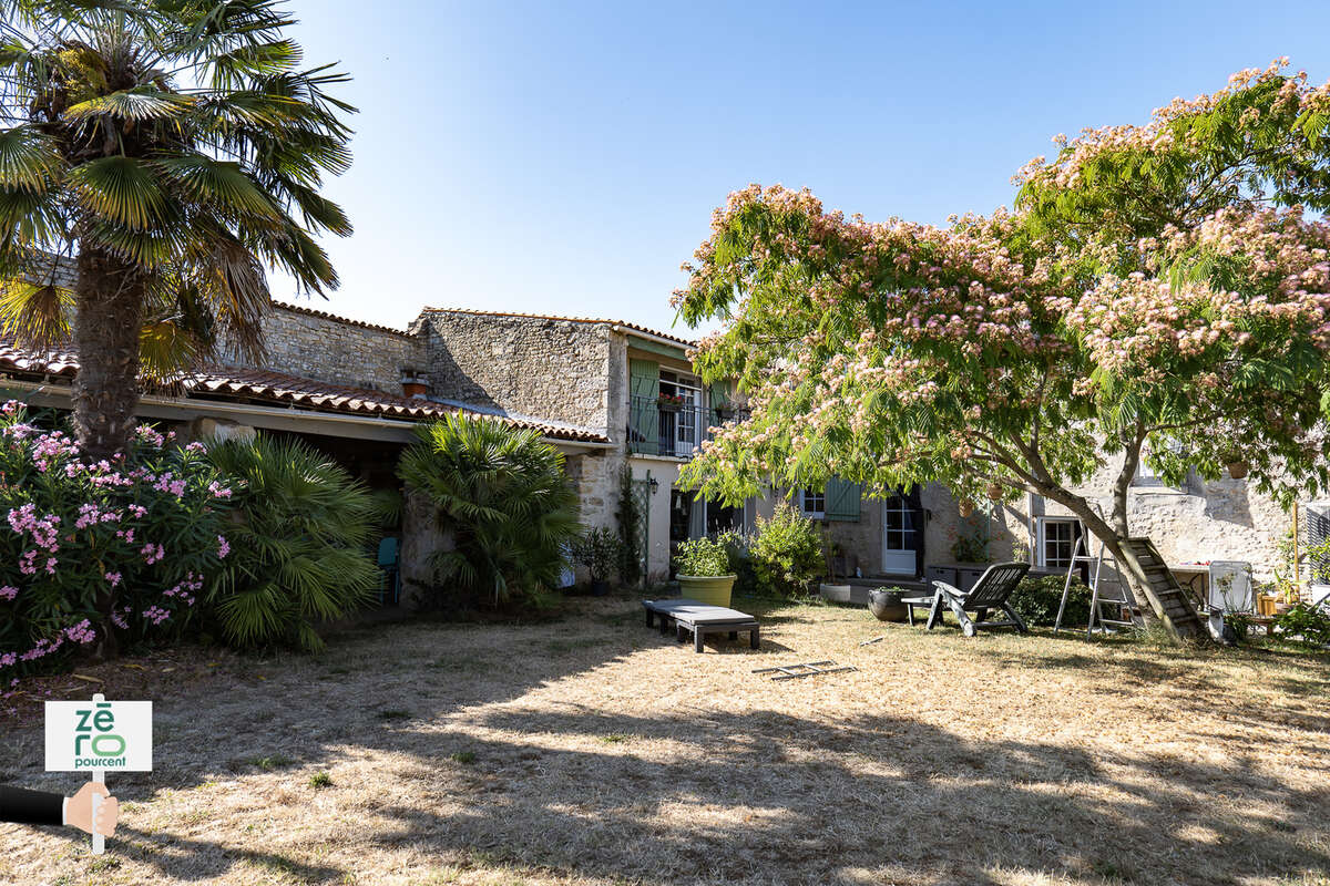 Maison à LES MAGNILS-REIGNIERS
