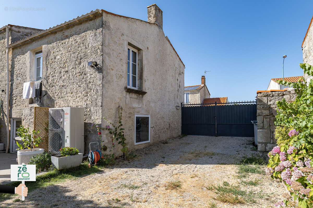 Maison à LES MAGNILS-REIGNIERS