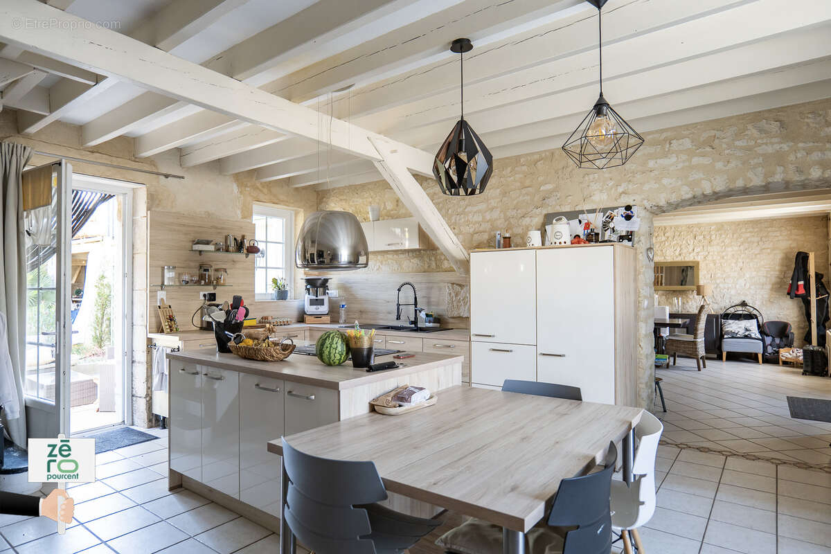 Maison à LES MAGNILS-REIGNIERS