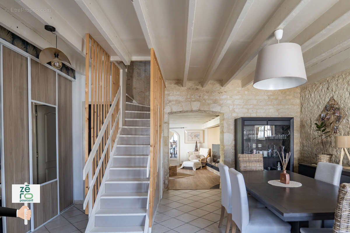 Maison à LES MAGNILS-REIGNIERS