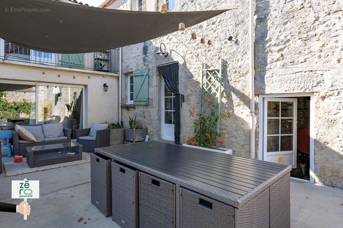 Maison à LES MAGNILS-REIGNIERS