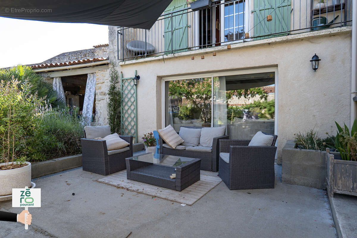 Maison à LES MAGNILS-REIGNIERS