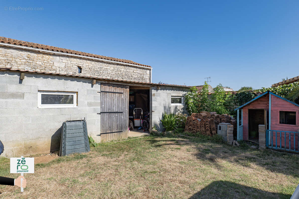 Maison à LES MAGNILS-REIGNIERS