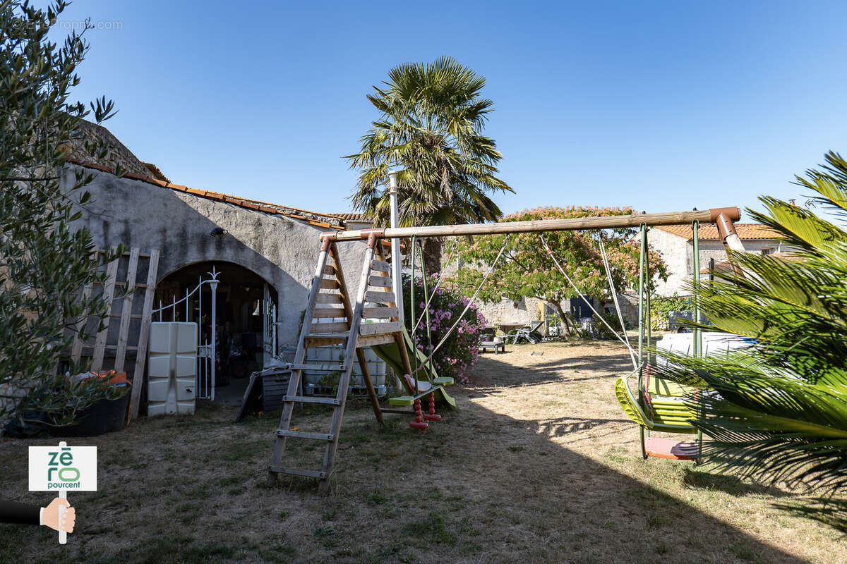 Maison à LES MAGNILS-REIGNIERS