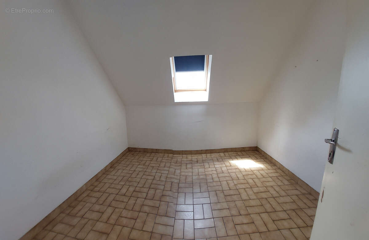 Maison à SAINT-JULIEN-DE-VOUVANTES