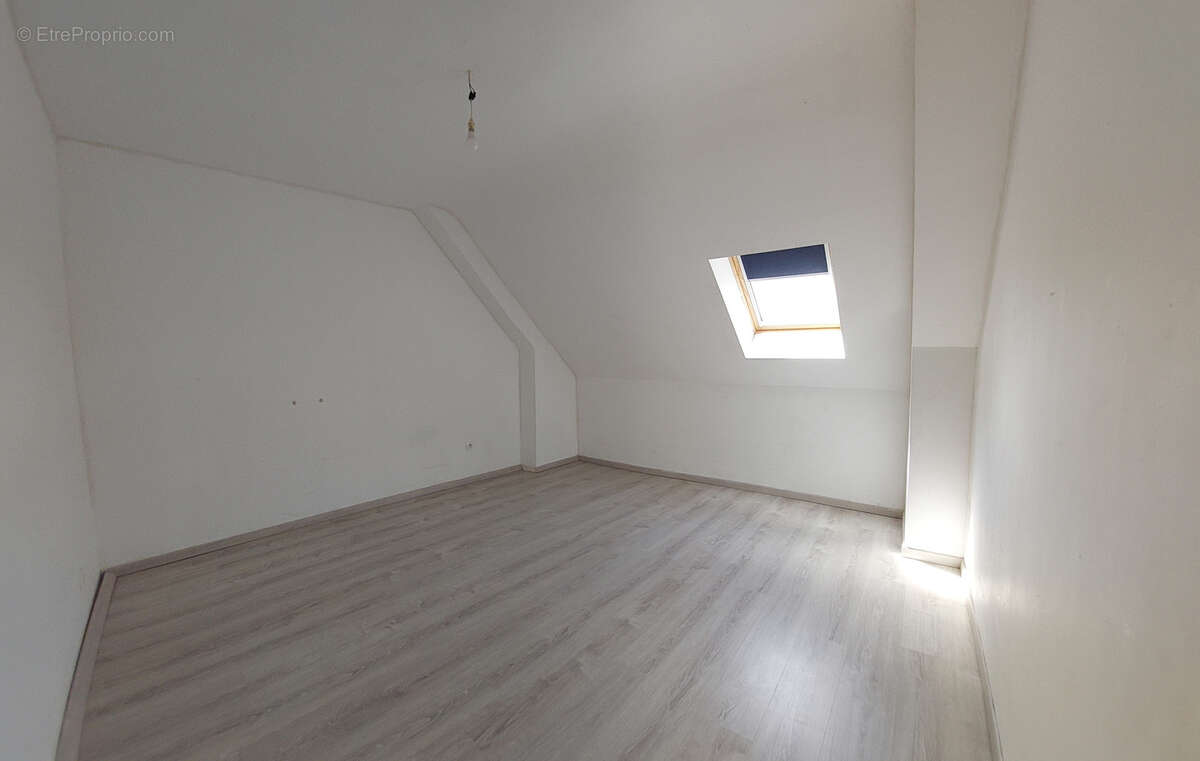 Maison à SAINT-JULIEN-DE-VOUVANTES