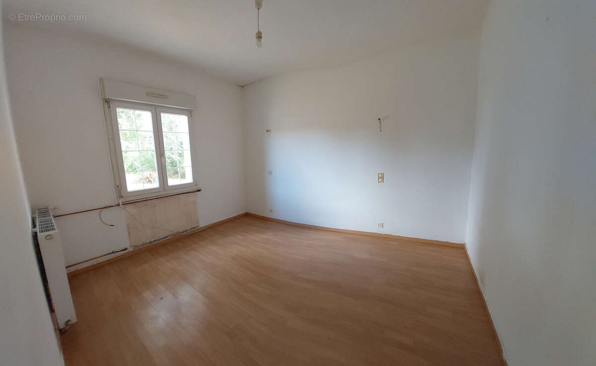 Maison à SAINT-JULIEN-DE-VOUVANTES