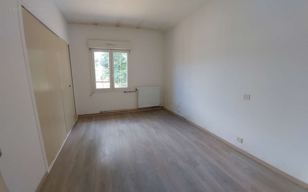 Maison à SAINT-JULIEN-DE-VOUVANTES