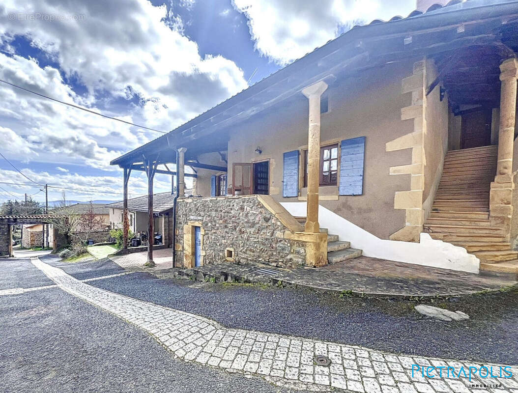 Appartement à PONTCHARRA-SUR-TURDINE