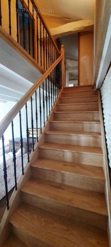 Maison à NIEUL-LE-VIROUIL