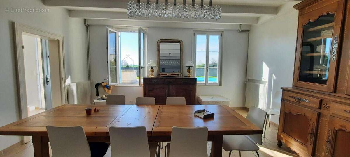 Maison à NIEUL-LE-VIROUIL