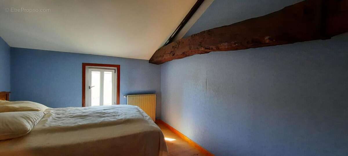 Maison à NIEUL-LE-VIROUIL