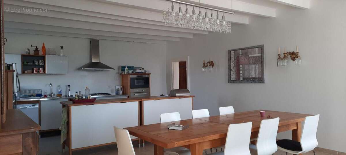 Maison à NIEUL-LE-VIROUIL