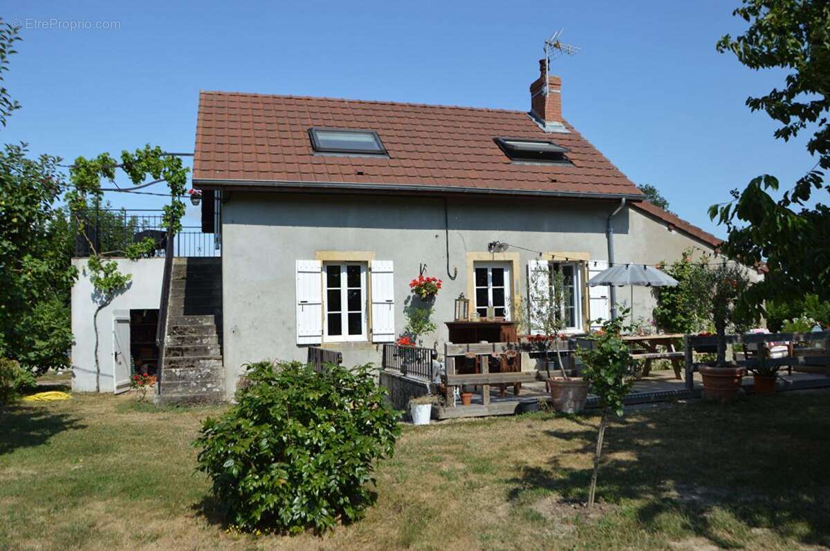 Maison à CHARBONNAT