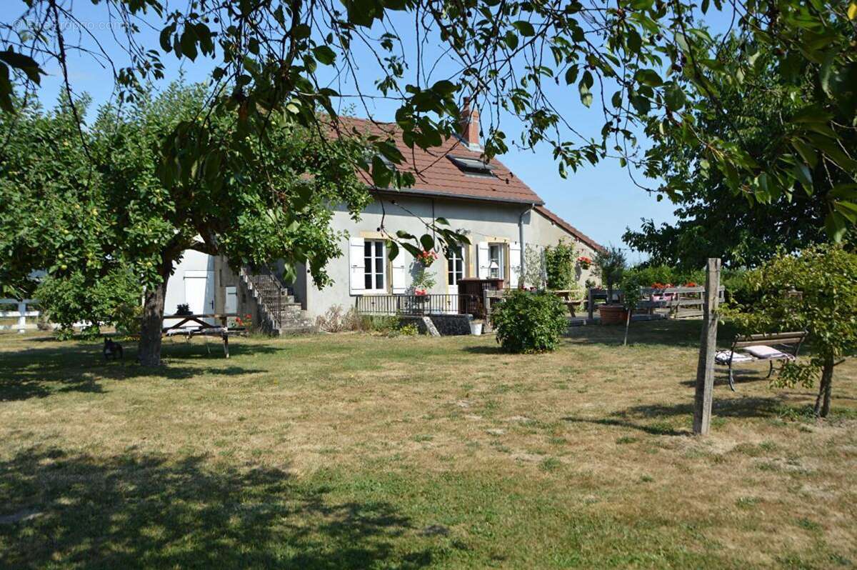 Maison à CHARBONNAT