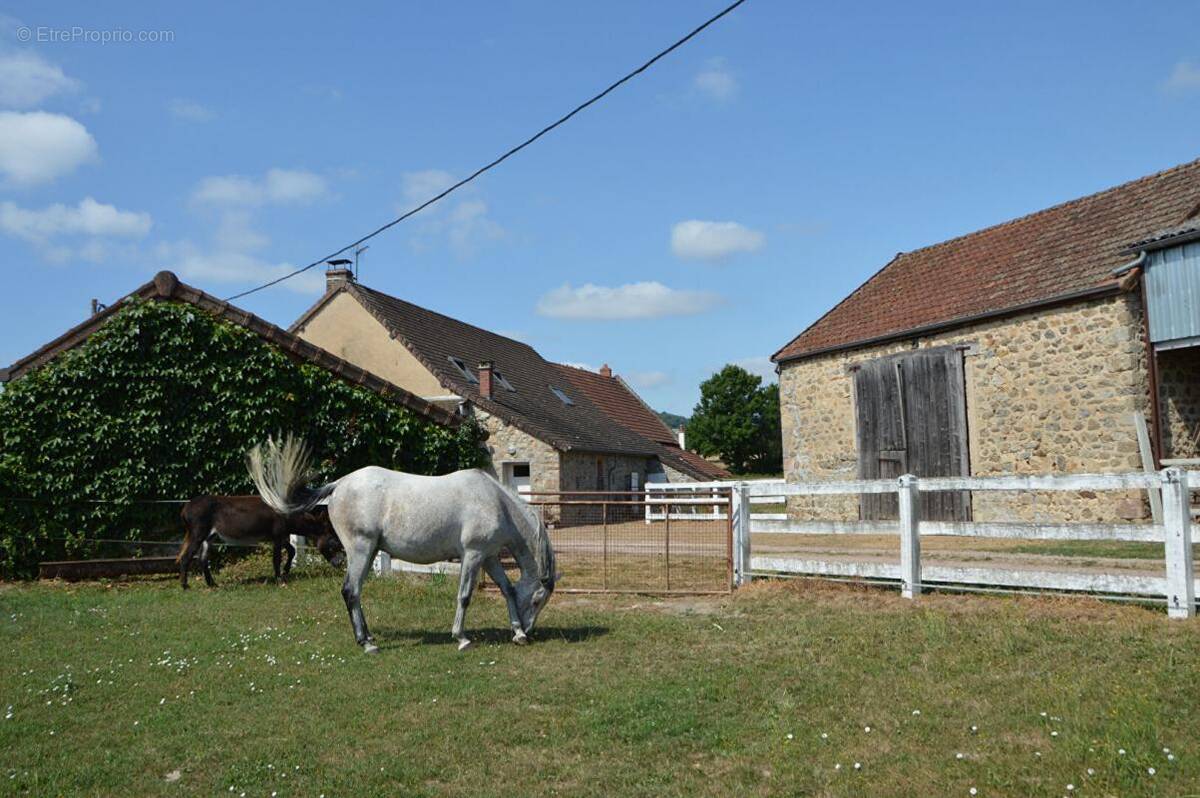 Maison à CHARBONNAT
