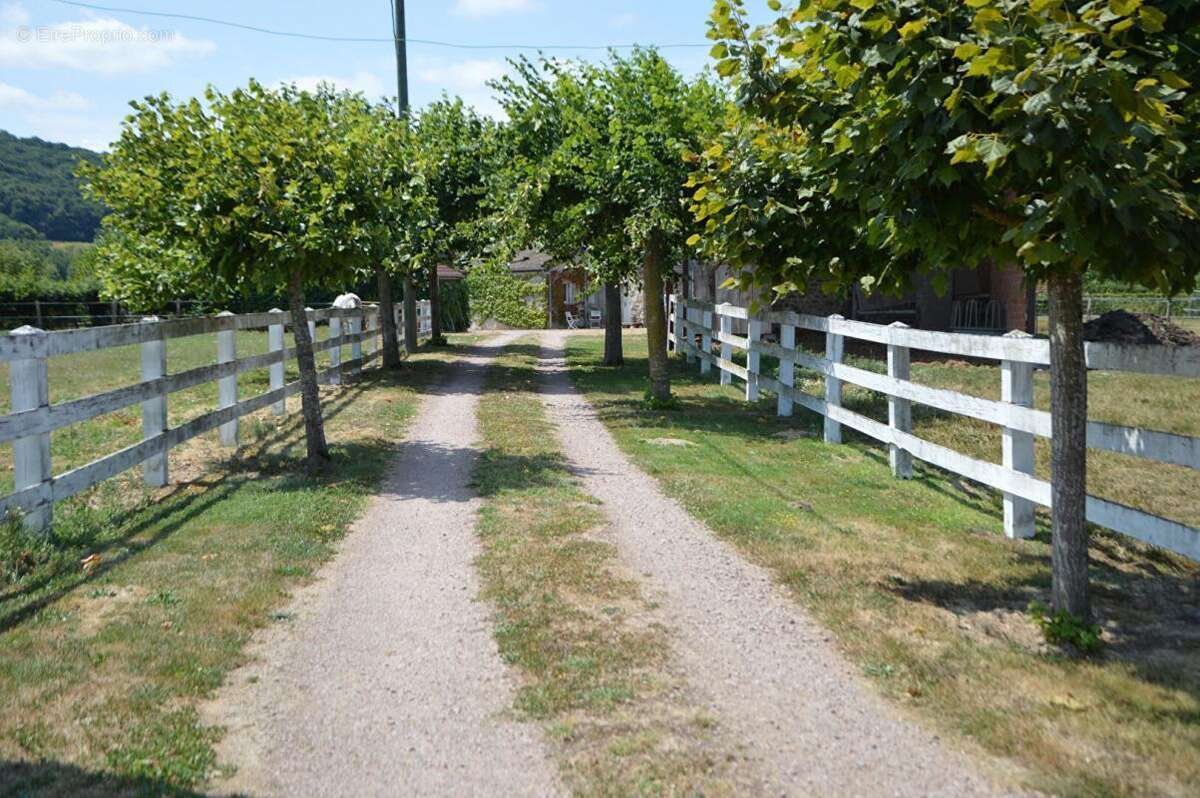 Maison à CHARBONNAT