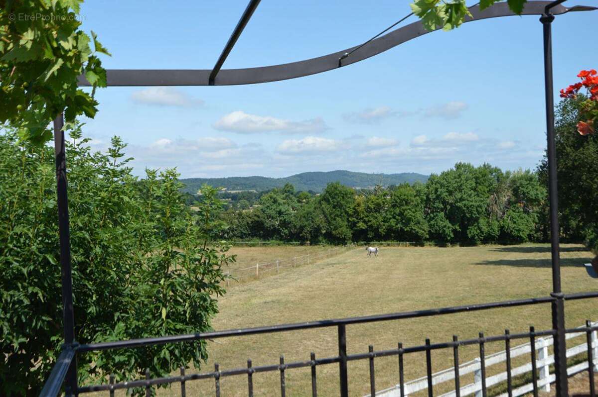 Maison à CHARBONNAT