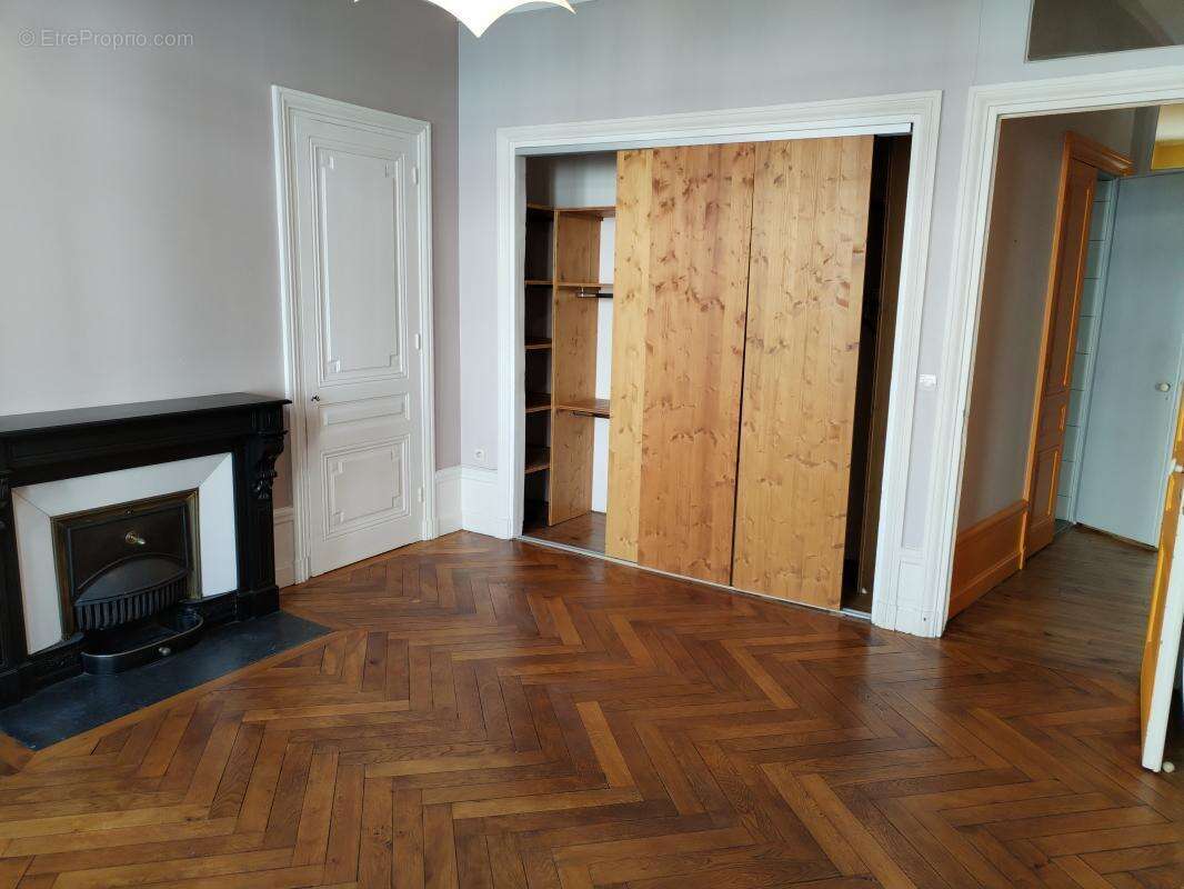 Appartement à SAINT-ETIENNE