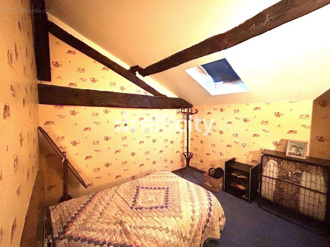 Maison à NANTEUIL-EN-VALLEE