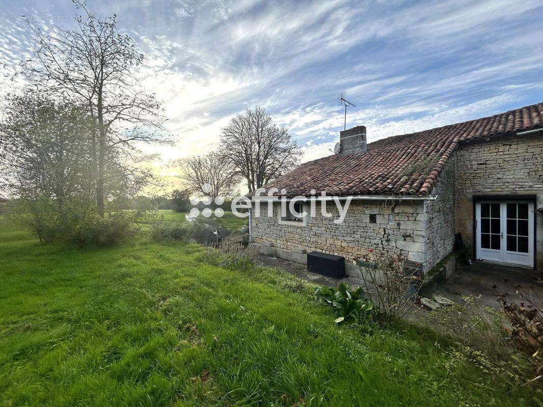 Maison à NANTEUIL-EN-VALLEE