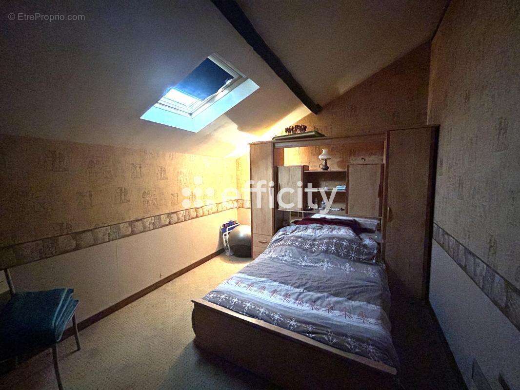 Maison à NANTEUIL-EN-VALLEE