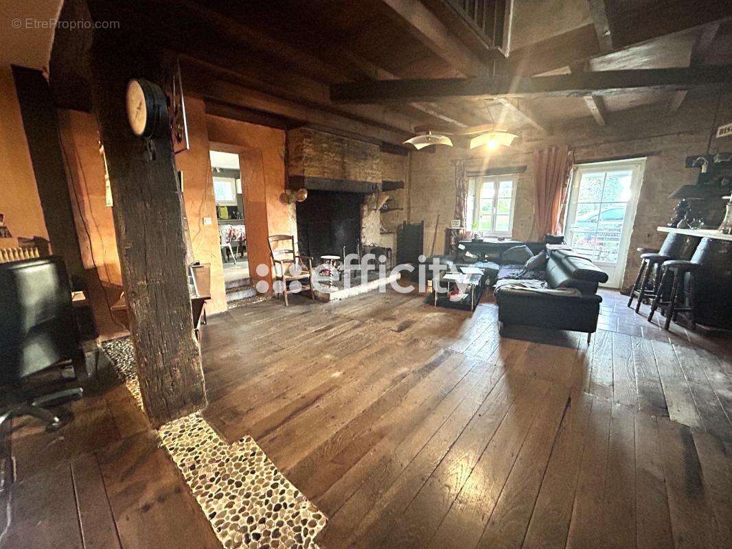 Maison à NANTEUIL-EN-VALLEE