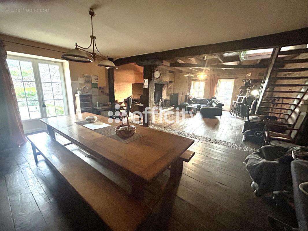 Maison à NANTEUIL-EN-VALLEE