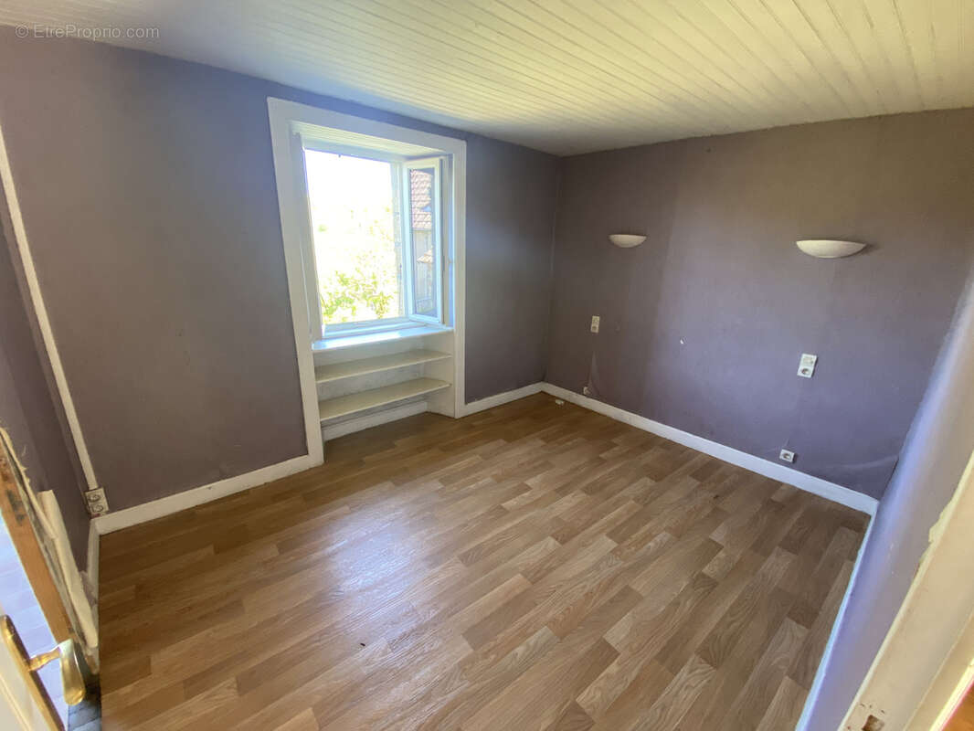 Maison à CHAMPAGNAC-LA-PRUNE