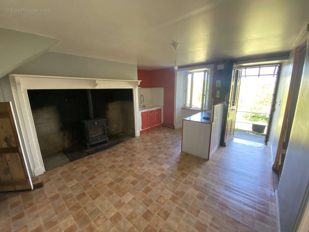 Maison à CHAMPAGNAC-LA-PRUNE