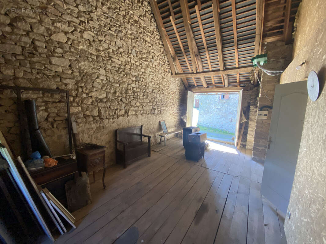 Maison à CHAMPAGNAC-LA-PRUNE