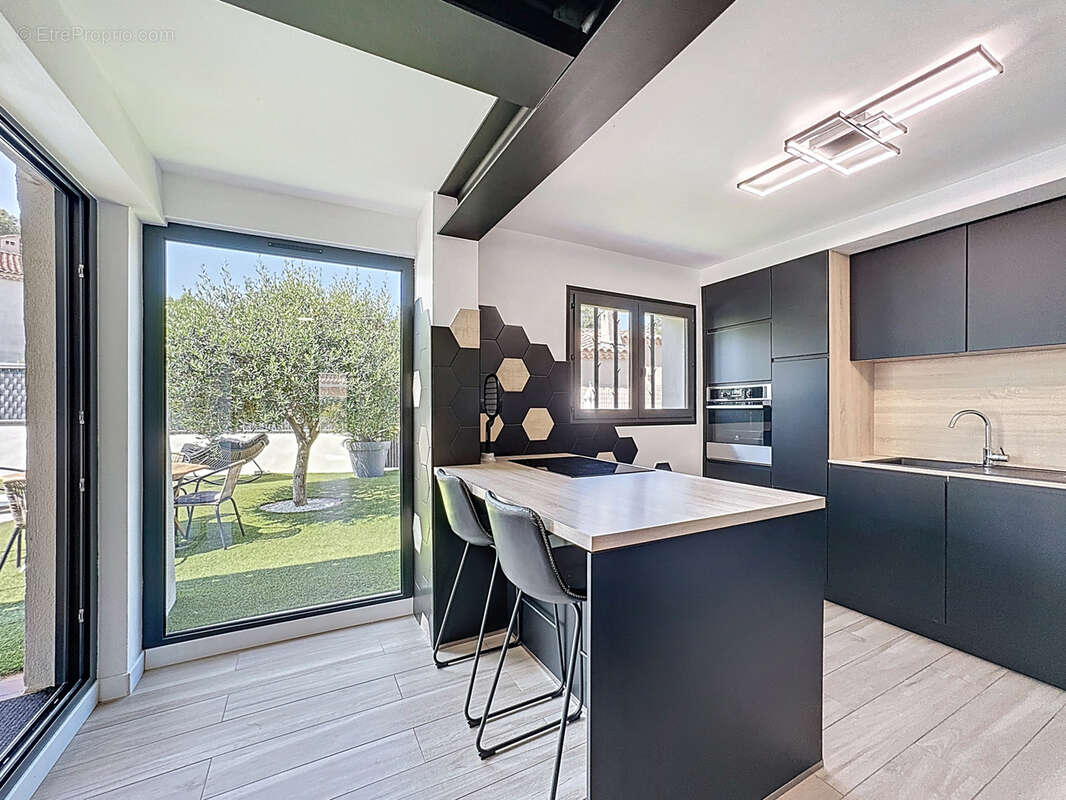 Maison à SIX-FOURS-LES-PLAGES